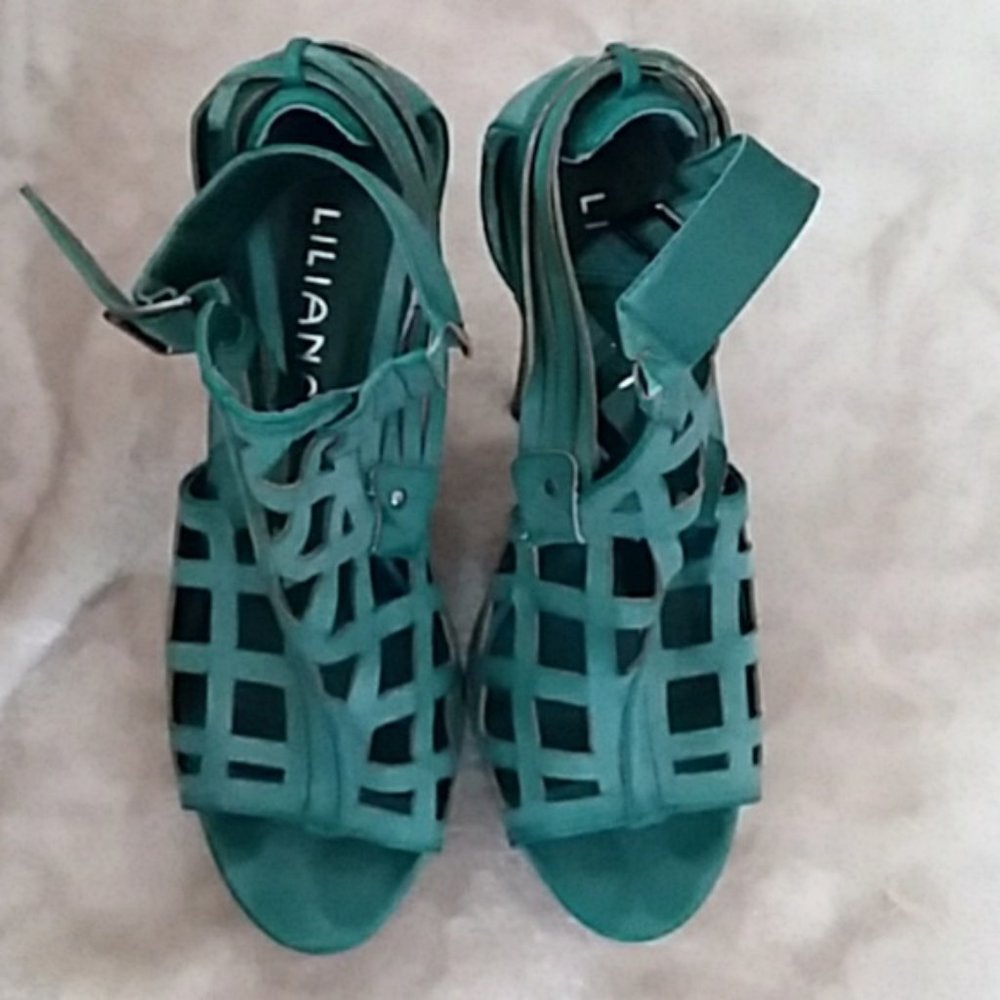 Liliana Aqua wedge platforms Size 9